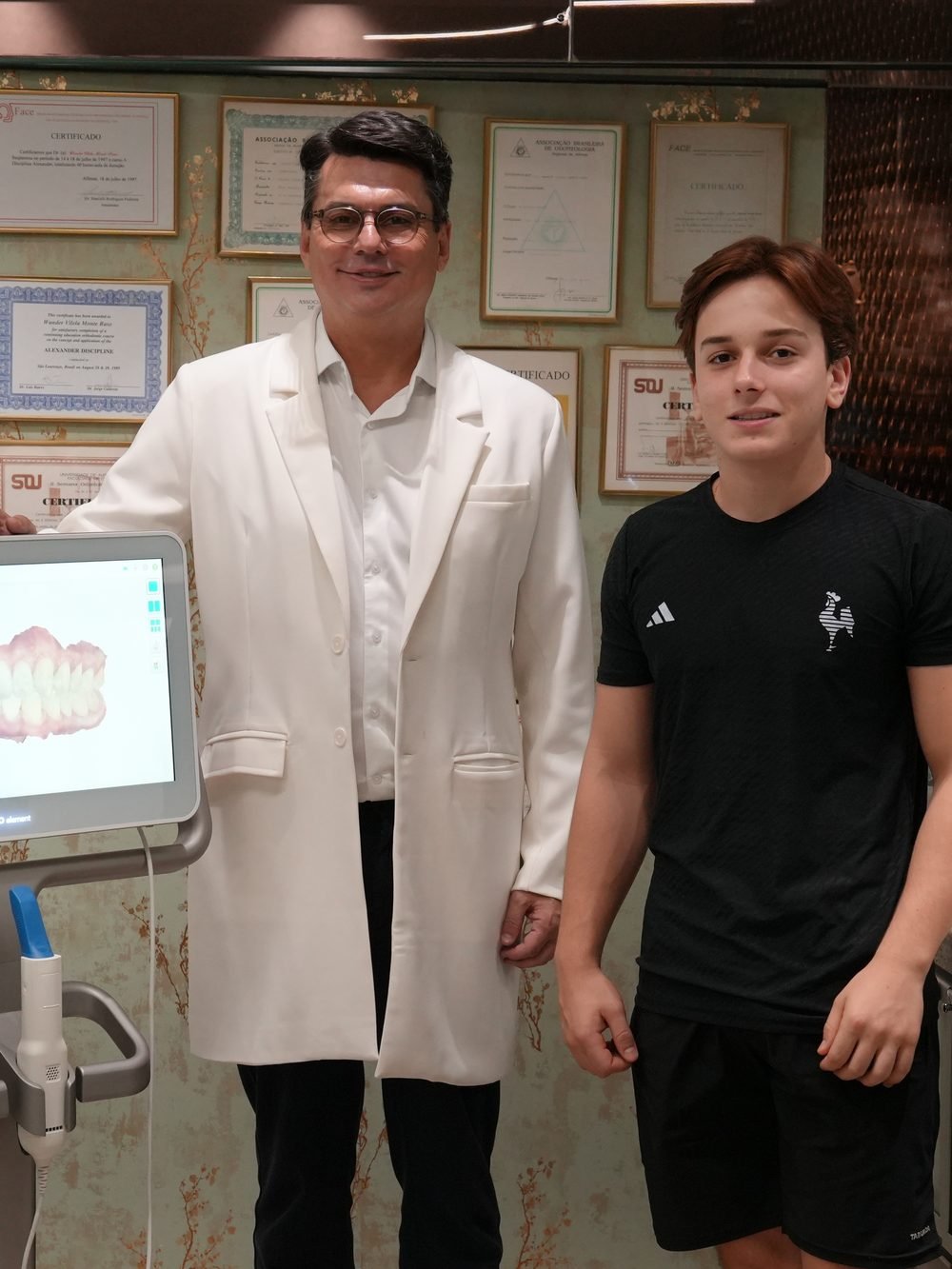 Paciente da Monteraso Ortodontia com o Dr. Wander Monte Raso